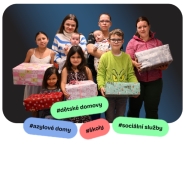 Krabice od bot ve vysokomýtské knihovně